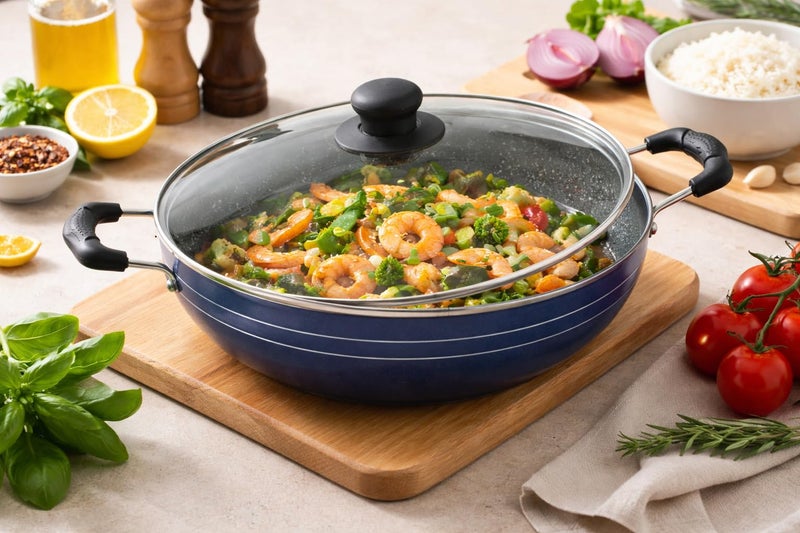 GD مقلاة جي & دي غير لاصقة مع غطاء زجاجي - مقلاة عميقة متعددة الاستخدامات غير لاصقة بسعة 2.2 لتر مع غطاء زجاجي للطهي على الغاز والطباخات الحثية من الألمنيوم - Image 3